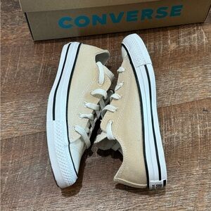 New with tag cream, color converse